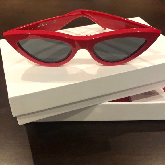 Celine CL40019I Women's Cat-Eye Sunglasses in red - Picture 2 of 7